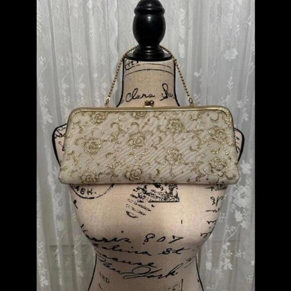 Handbags - Elegance Meets Vintage: Discover the Rulo Evening White with Roses Clutch